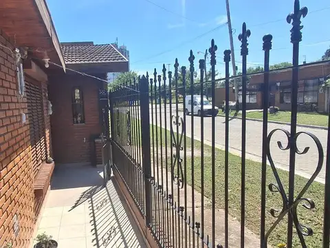 VENTA CASA TRES AMBIENTES PADUA COCHERA Y PATIO