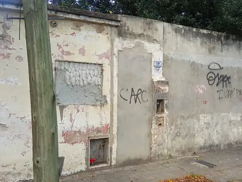 Pje Debussy al 1200 entre mitre y entre rios