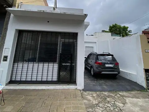 VENTA PH  COMPUESTO POR LOCAL + VIVIENDA + COCHERA totalmente independiente