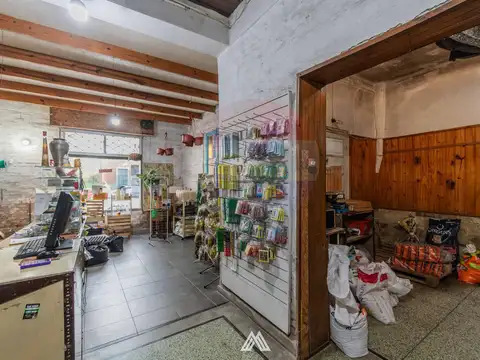 Venta casa 2 dor/local com. Peñarol fondo parrilla