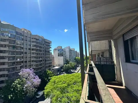 1 DORMITORIO AV PELLEGRINI BALCON AL NORTE