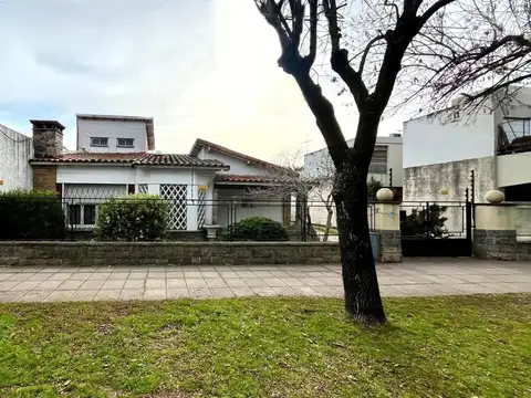 Chalet Señorial en amplio lote