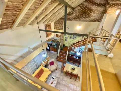 Casa en Venta con 2 cocheras