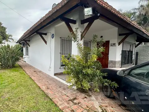 Casa 2 dormitorios, en una planta con jardín, pileta y quincho – Villa Gobernador Udaondo
