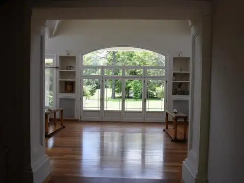 Casa en Alquiler Temporal con 3 cocheras