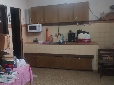 Casa 7 ambientes con 2 baños
