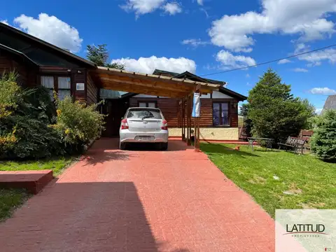 Casa + 2 departamentos en Hanis 847 a metros de la Av. Alem - En Venta