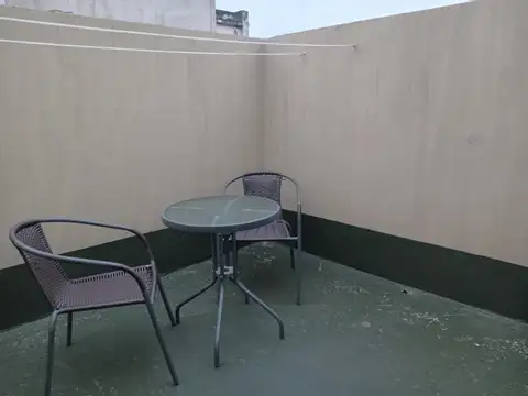 PH tipo casa amoblado en alquiler por 1 año, con terraza propia, sin expensas