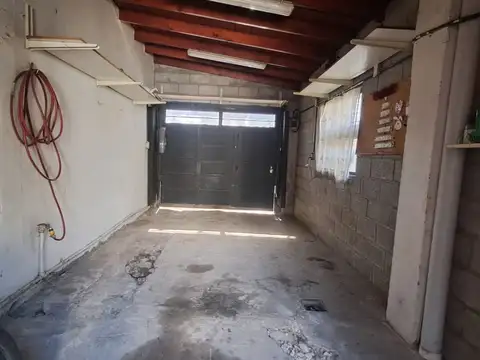 Casa 8 ambientes con 3 baños