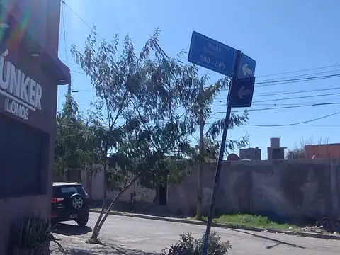 Victor Mauvecin (Entre Av. Misiones y calle Comodoro Rivadavia) 800