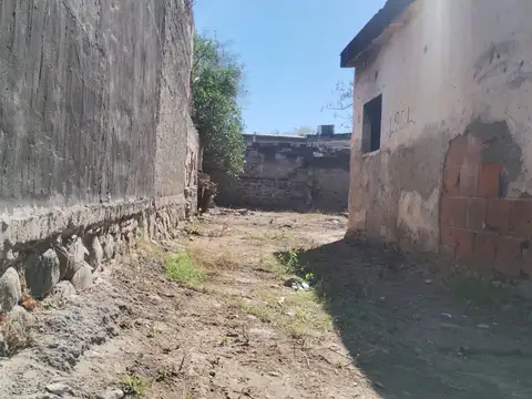 Victor Mauvecin (Entre Av. Misiones y calle Comodoro Rivadavia) 800