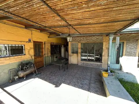 VENTA CASA 5 AMB CON PILETA HURLINGHAM PERMUTA