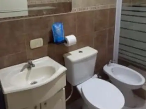 Departamento tipo casa de 2amb c/patio (Villa Luzuriaga)