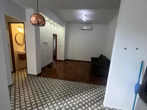 DEPTO 3 AMB MUY LUMINOSO RECICLADO A NUEVO