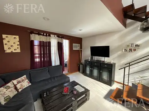 Depto Tipo Casa 4 ambientes con 3 baños