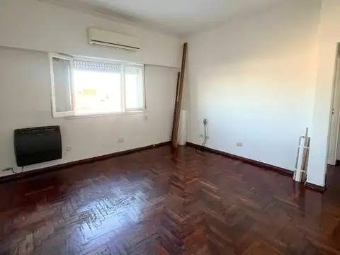Avenida Hipolito Yrigoyen 3300, Piso 2