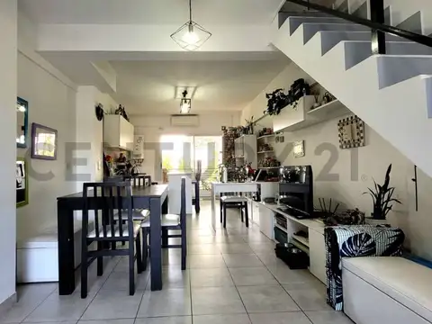 VENTA DEPARTAMENTO DUPLEX 2 AMBIENTES + ESCRITORIO, CON TERRAZA Y BALCON. PARQUE CHAS