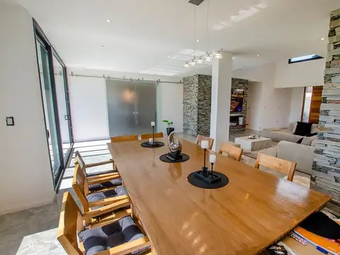 Casa 5 ambientes con 3 baños