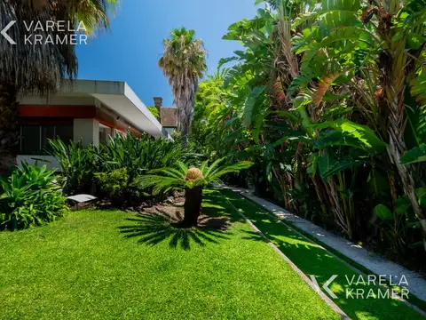 Casa en Venta con 8 cocheras