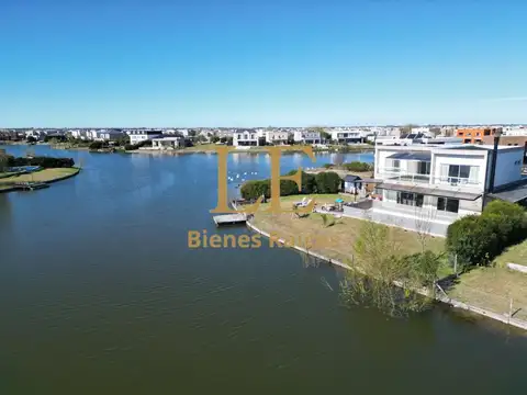 Venta casa en cantón a la laguna FINANCIA