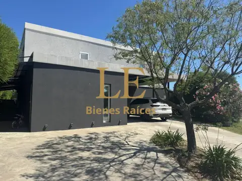 Casa en Venta con 6 cocheras