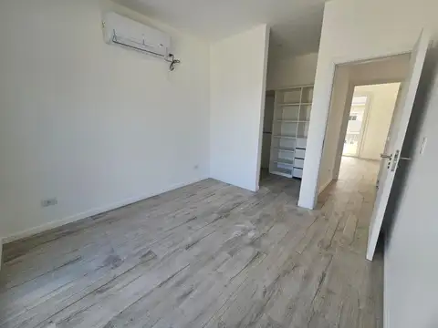 Casa en Alquiler con 1 cochera