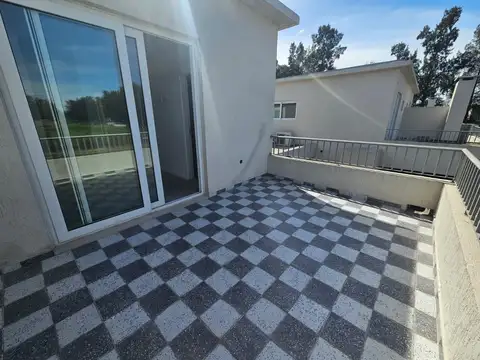 Casa en Alquiler en La Lonja, USD 1.200