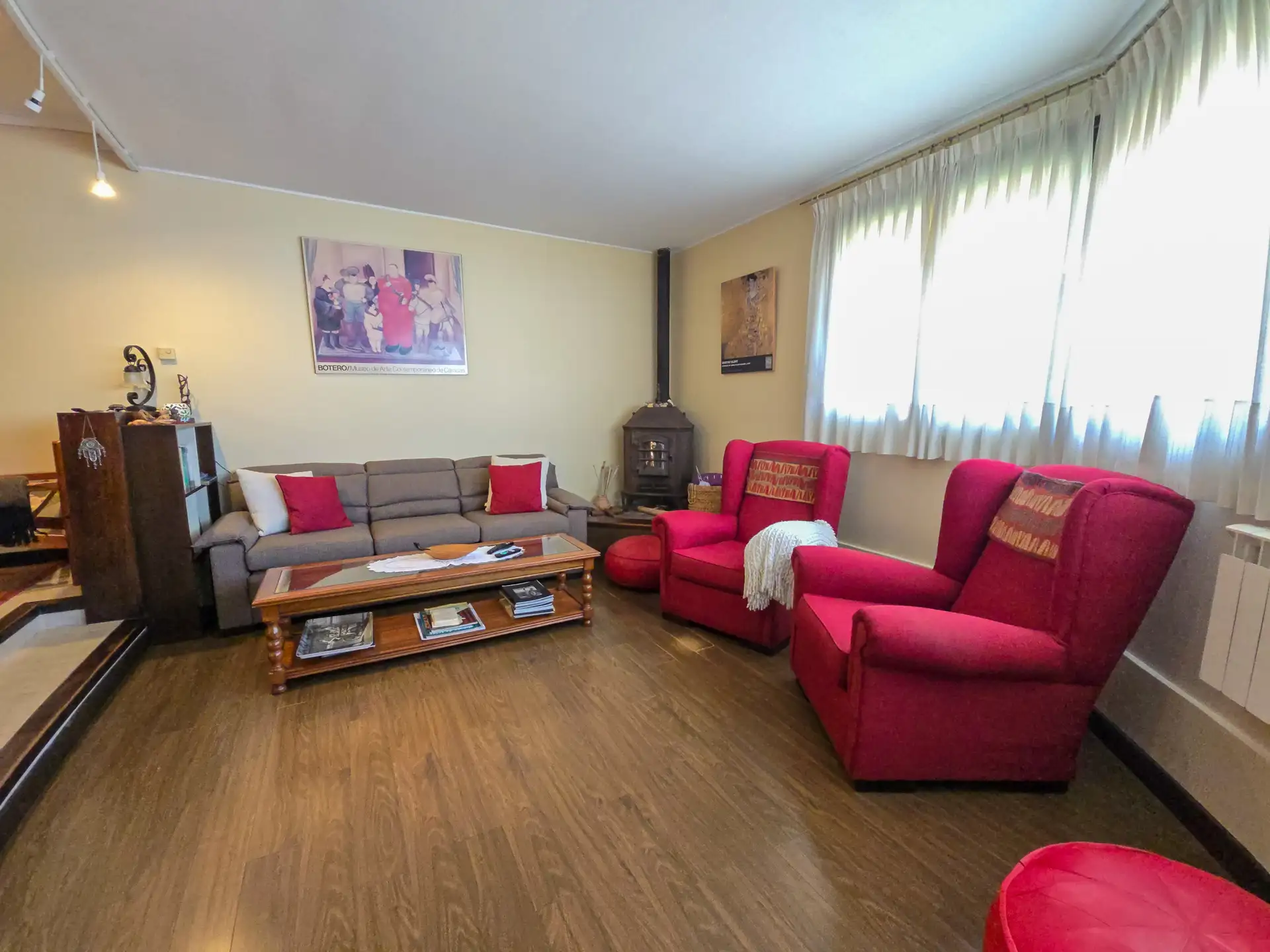 Chalet 5 amb. con garage y patio - Pringles y Arenales