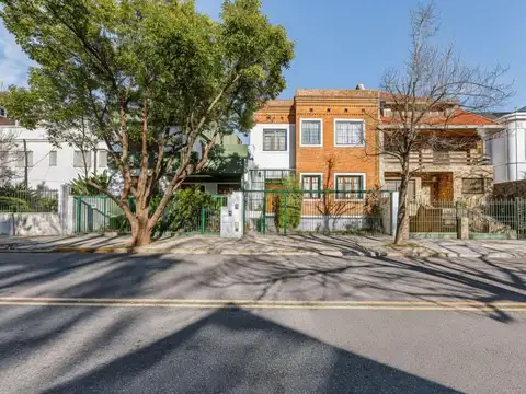 Casa de Estilo con Jardín, Parrilla y Sótano en la mejor zona de Belgrano R !!!