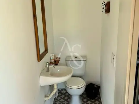 Casa en Alquiler con 3 cocheras