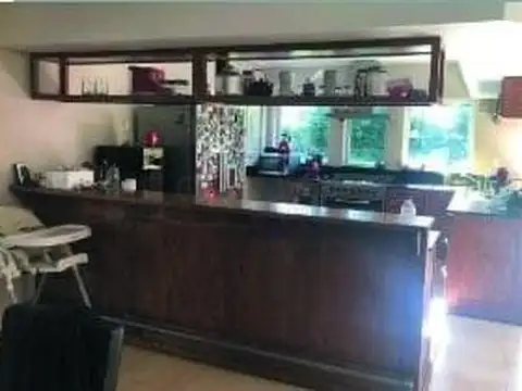 Casa 6 ambientes con 4 baños