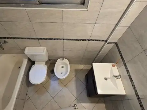 ALQUILER 3 AMBIENTES CON PATIO Y BAULERA EN TERRAZ