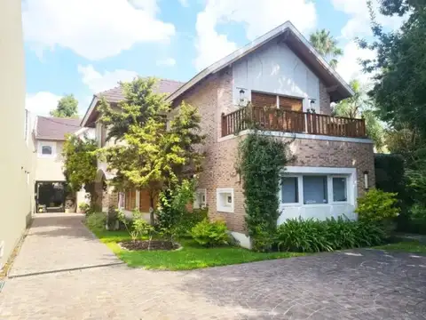 Venta Casa Chalet Parque Pileta Lomas De Zamora