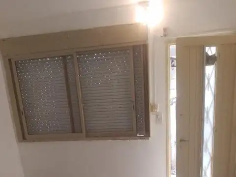 Departamento monoambiente cerca de Pellegrini