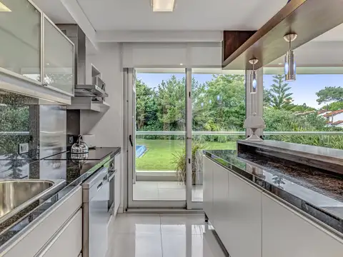 Departamento 5 ambientes con 3 baños