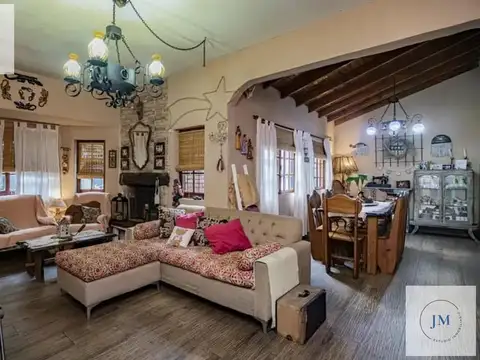 Casa 5 ambientes con 4 baños