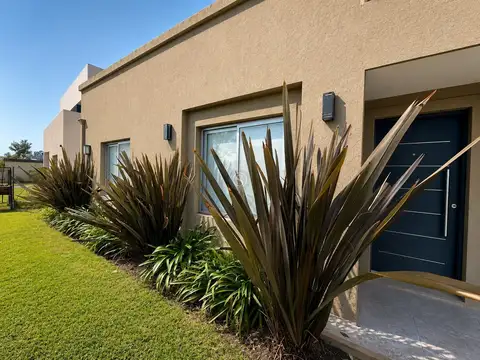 Casa  en Alquiler en San Ramiro, Pilar del Este, Pilar