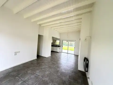 Casa en Alquiler en Pilar del Este - San Ramiro, USD 1.300