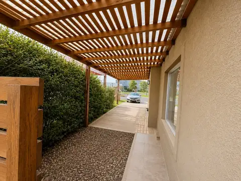Casa en Alquiler en Pilar del Este - San Ramiro, USD 1.300