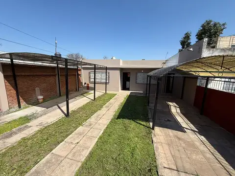 Casa en Venta con 2 cocheras