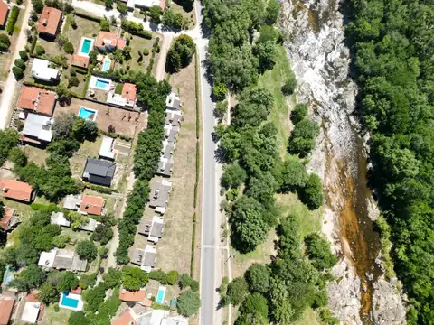 Avenida Héroes de Malvinas 400