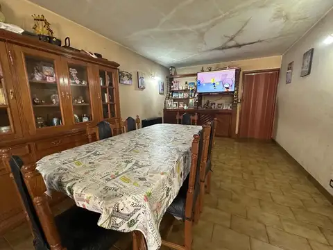 VENTA CASA 5 AMBIENTES /QUINCHO EN VILLA TESEI