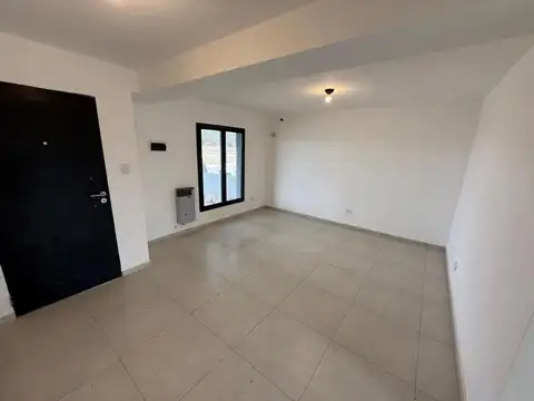 Casa en Alquiler con 2 cocheras