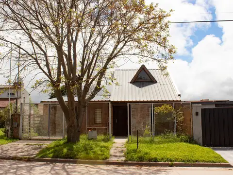 VENTA CASA DUPLEX C/PATIO Y GARAGE EN EL FARO