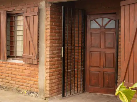 Casa 4 ambientes con 1 baño
