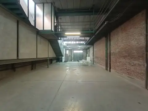 Galpón con oficinas en Palermo