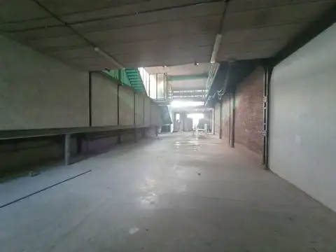 Galpón con oficinas en Palermo