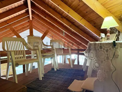 CASA DE 2 DORMITORIOS CON PILETA EN CITY BELL EN VENTA