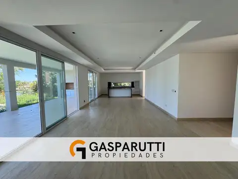 Casa 5 ambientes con 4 baños