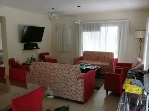Casa en Venta con 4 cocheras